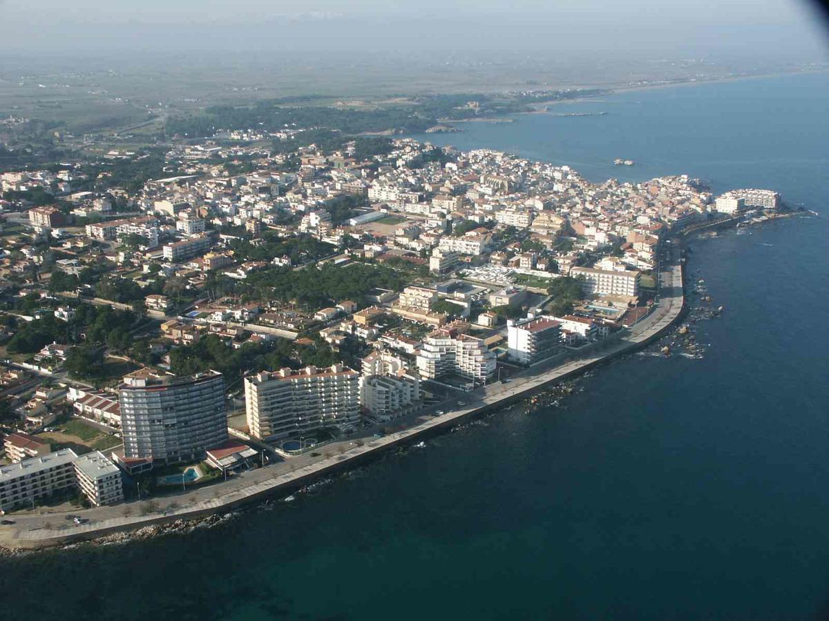 Apartamentos Puig Sureda L' Escala Exterior foto
