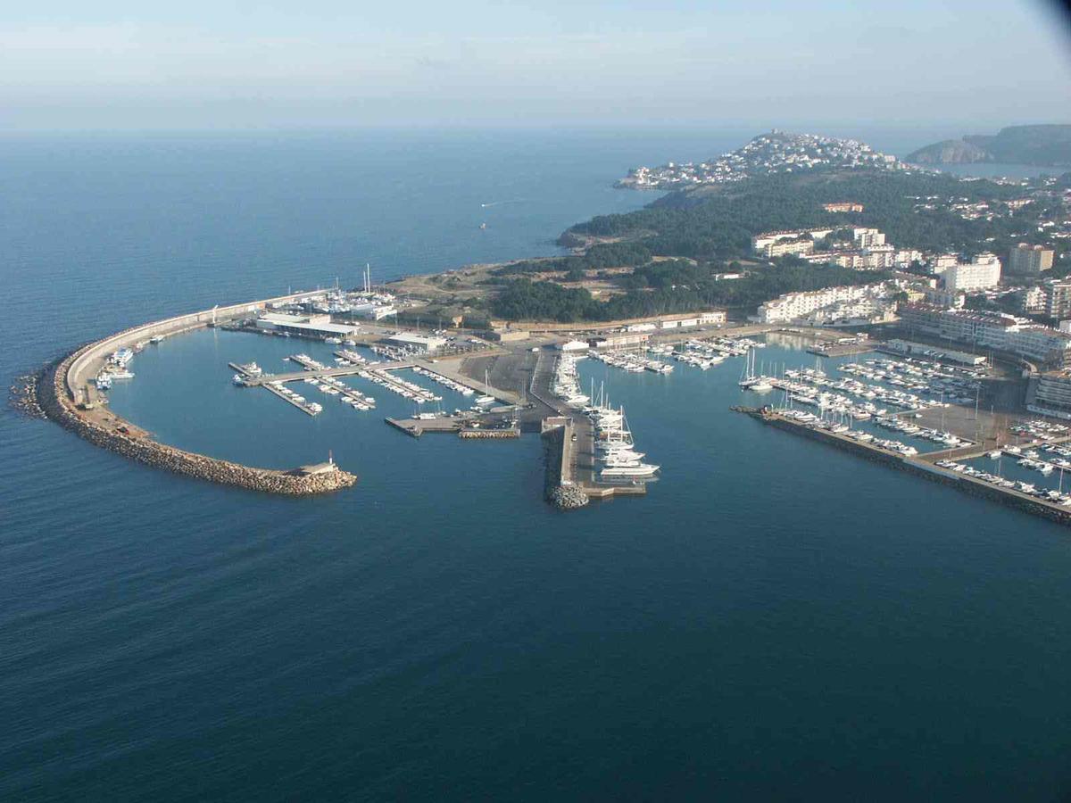 Apartamentos Puig Sureda L' Escala Exterior foto