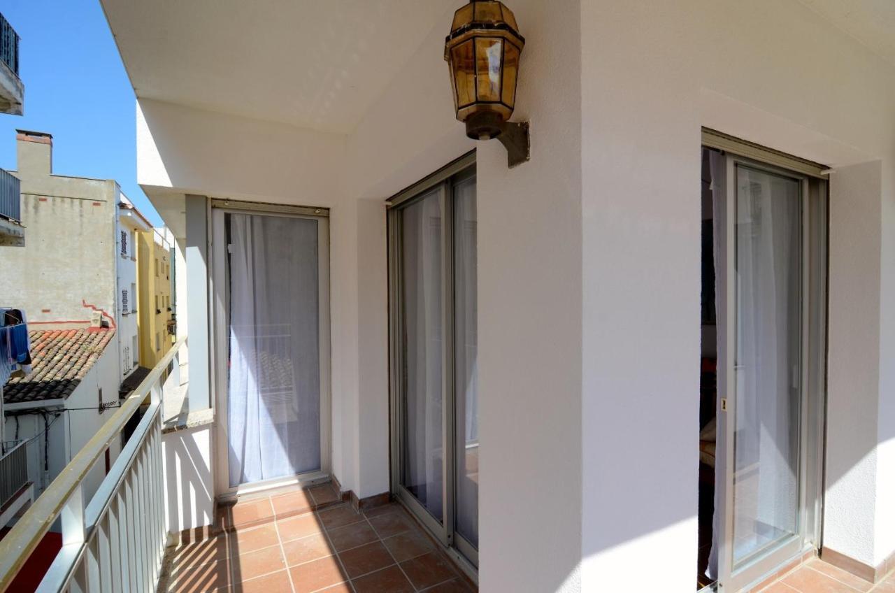Apartamentos Puig Sureda L' Escala Habitación foto